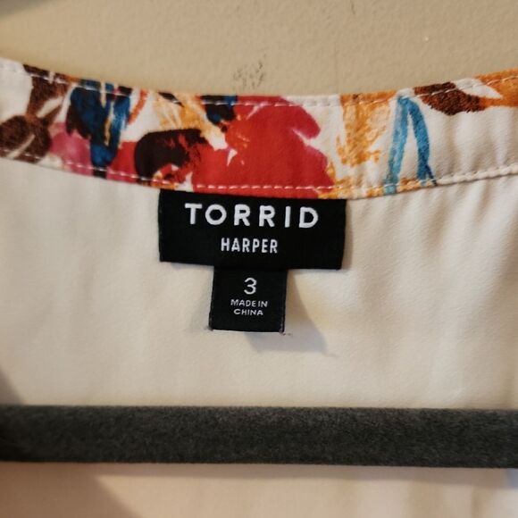 Torrid Harper Size 3 Flutter Sleeve Blouse in White Cream - Picture 2 of 5